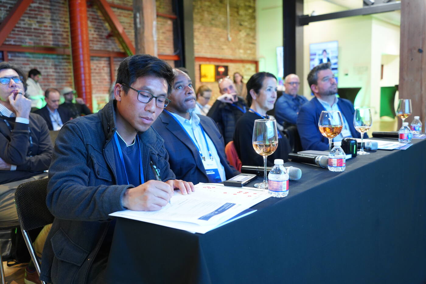 Judges scoring pitches